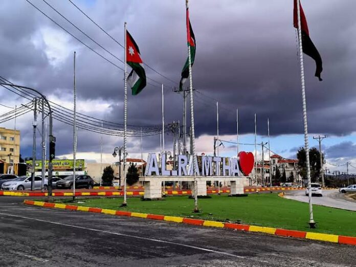 تحويلات مرورية للبدء بصيانة طريق الرمثا - الحسن الصناعية