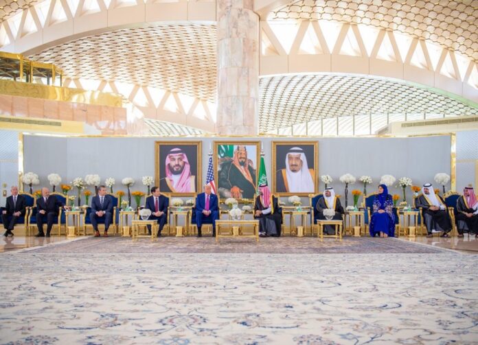 بن سلمان وترامب يوقعان وثيقة الشراكة الاقتصادية الاستراتيجية