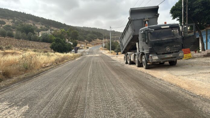 الأشغال: بدء تنفيذ 3 مشاريع صيانة طرق حيوية في الزرقاء