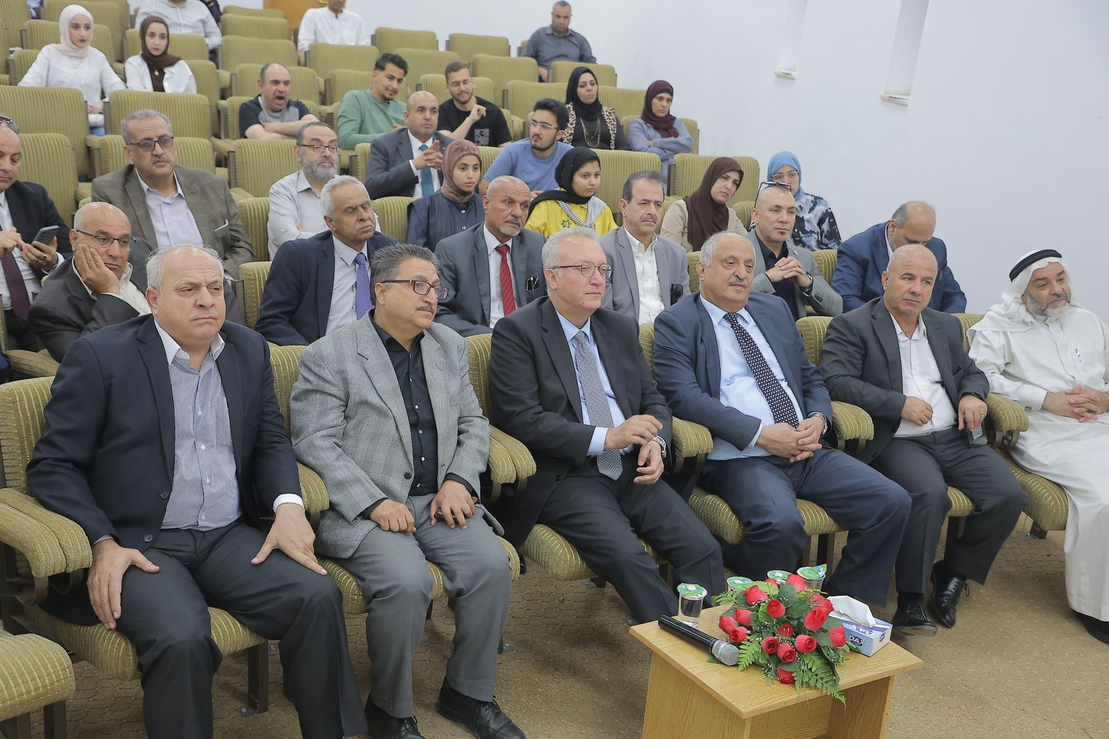 الخصاونة: الملك وولي العهد يؤكدان دوما الإهتمام بالشباب