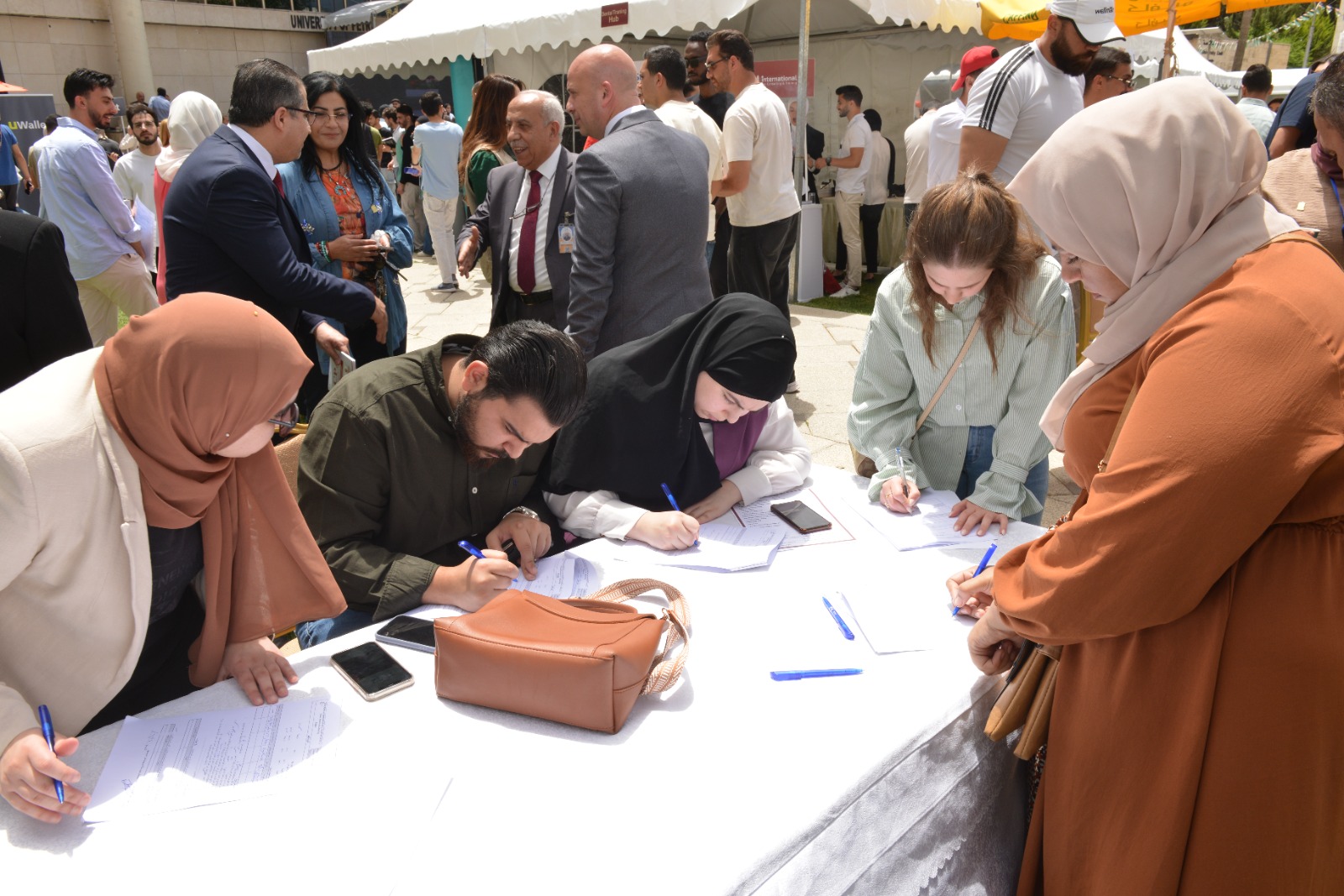 رئيس جامعة البترا يفتتح فعاليات اليوم الوظيفي الخامس عشر