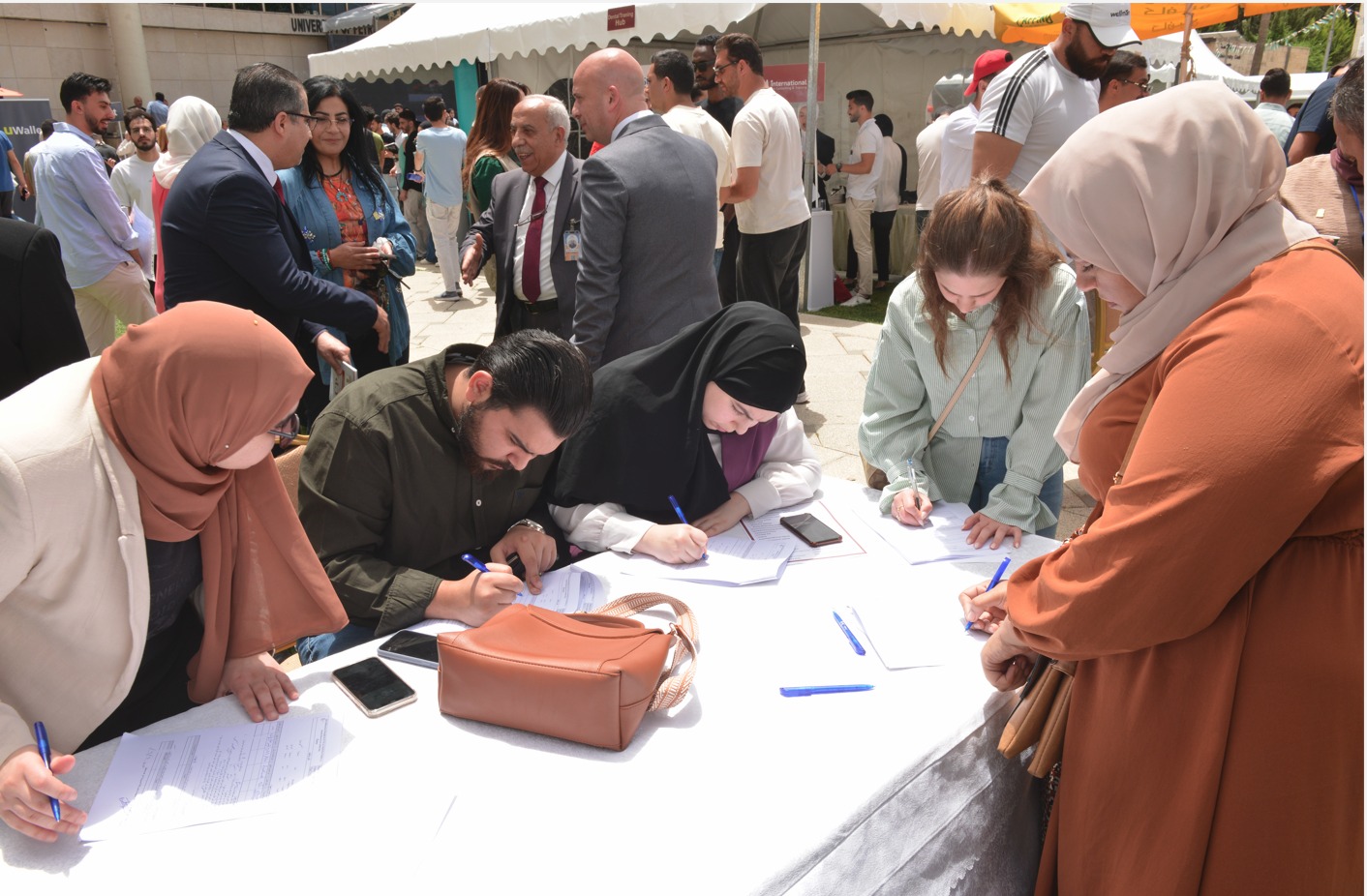 رئيس جامعة البترا يفتتح فعاليات اليوم الوظيفي الخامس عشر