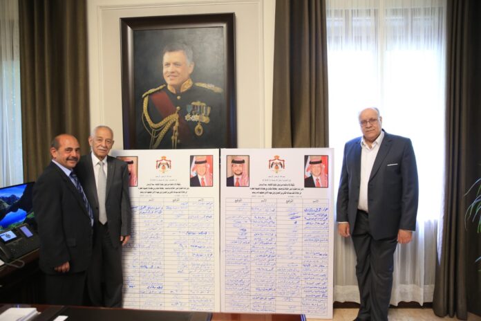 أبناء عشائر المقابلة وسما الروسان الكنانية يرفعون وثيقة تأييد ودعم للملك