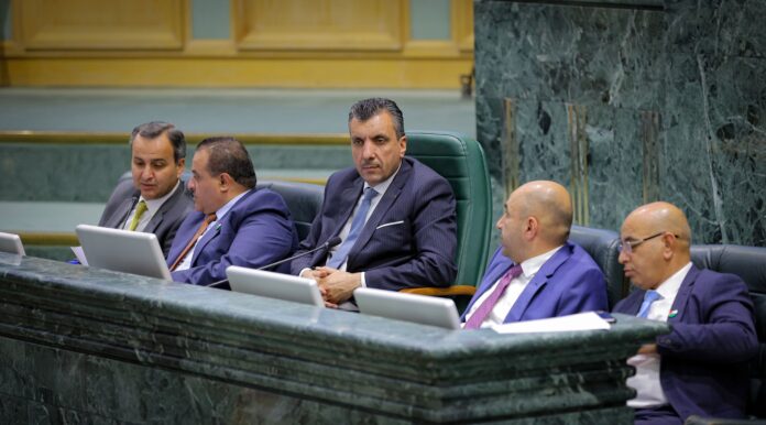 لماذا لم يعلن مجلس النواب اسماء النواب الغائبين بدون عذر ؟