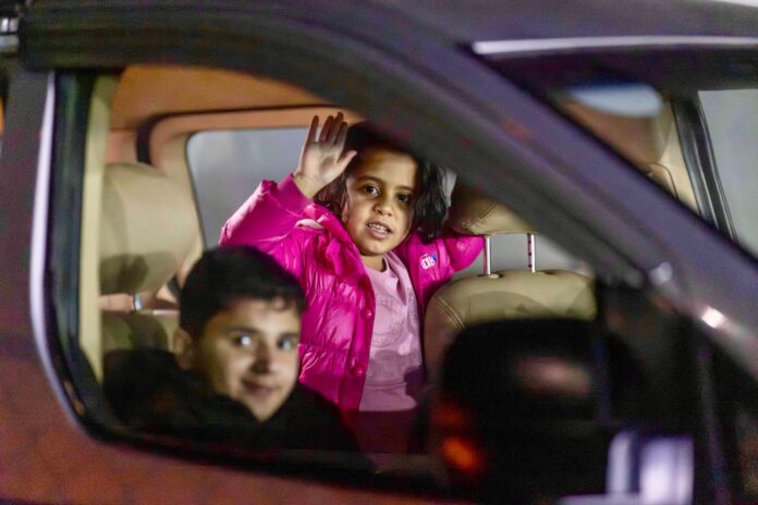 عودة 17 طفلاً إلى غزة بعد تلقيهم العلاج في المملكة