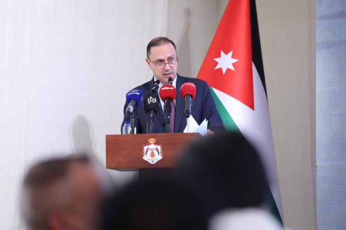 المومني: كهرباء مجانية للمستثمرين في المنطقة الصناعية بالطفيلة المومني: كهرباء مجانية للمستثمرين في المنطقة الصناعية بالطفيلة