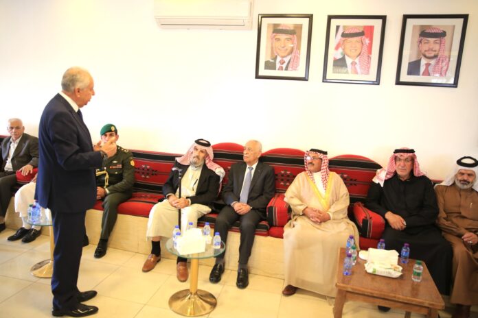 مندوبا عن الملك وولي العهد...العيسوي يعزي عشائر الحنيطي مندوبا عن الملك وولي العهد...العيسوي يعزي عشائر الحنيطي