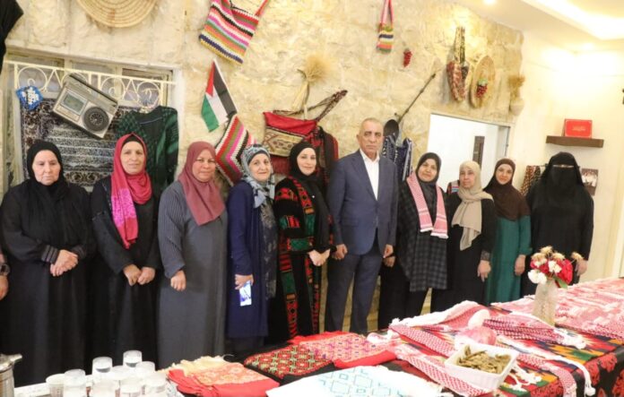 وزير الثقافة يفتتح بازار الخضر السنوي في ماحص والفحيص