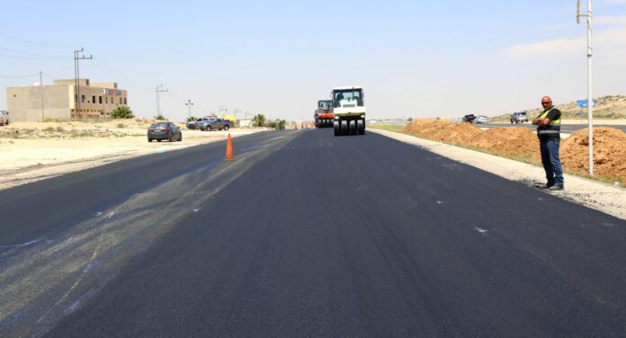 باكثر من 10 ملايين دينار .. الأشغال تنفذ مشروعات طرق مركزية ومحلية في البلقاء باكثر من 10 ملايين دينار .. الأشغال تنفذ مشروعات طرق مركزية ومحلية في البلقاء