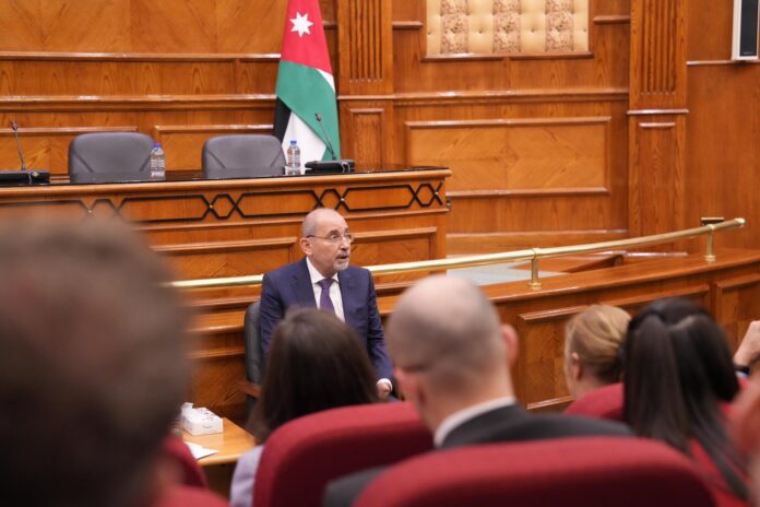 وزير الخارجية يلتقي لجنة الشراكات والتعاون الأمني في الناتو