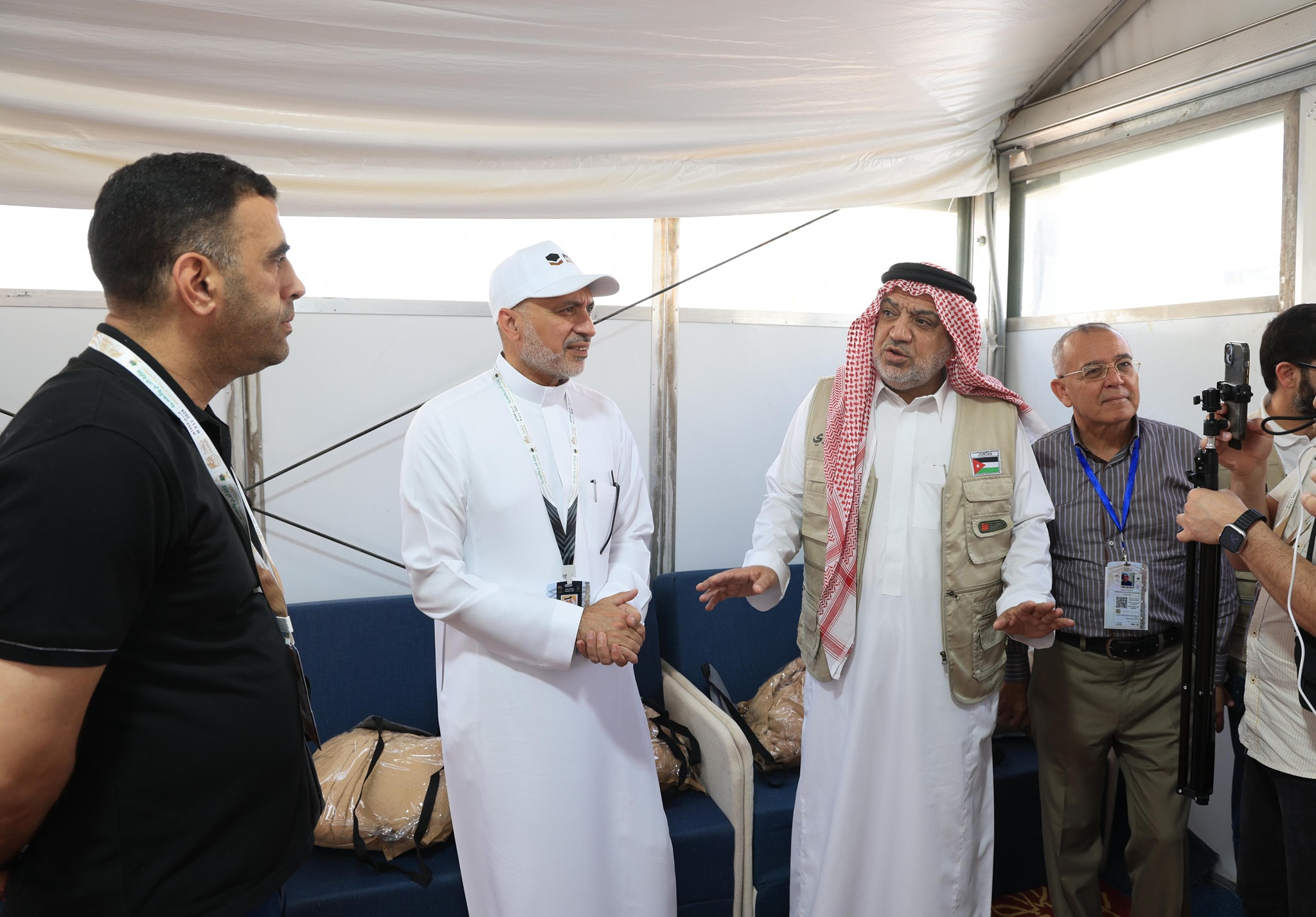 الخلايلة يتفقد مخيمات "الحجاج" ويعلن التفويج يبدأ غدا