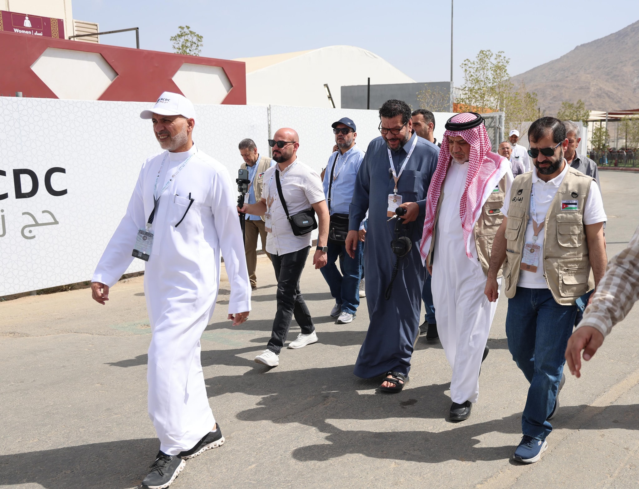 الخلايلة يتفقد مخيمات "الحجاج" ويعلن التفويج يبدأ غدا