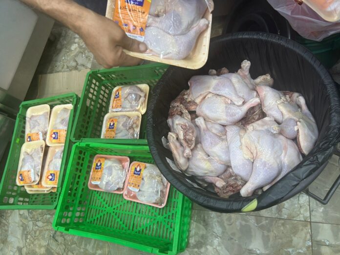 ضبط مواد غذائية غير صالحة للاستهلاك في الكرك