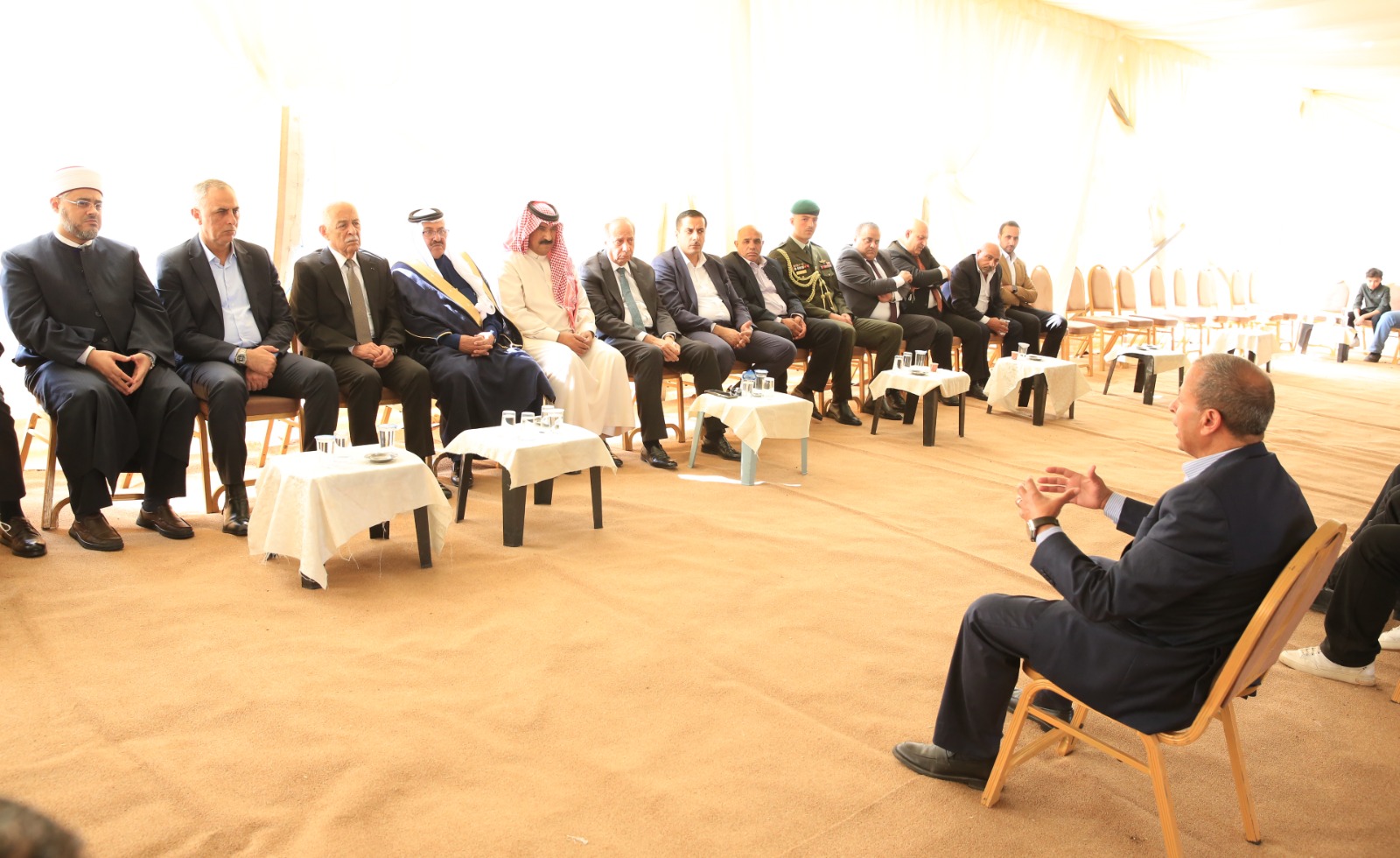 مندوبا عن الملك وولي العهد.. العيسوي يعزي عشيرة الفالح العجارمة