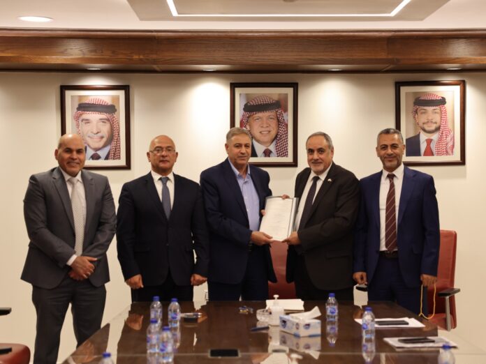 اتفاقية جماعية لنقابة المناجم والتعدين تتضمن حوافز مادية للعاملين بالبوتاس اتفاقية جماعية لنقابة المناجم والتعدين تتضمن حوافز مادية للعاملين بالبوتاس