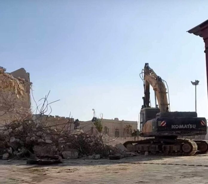 البدء بإزالة السوق التجاري القديم في الكرك