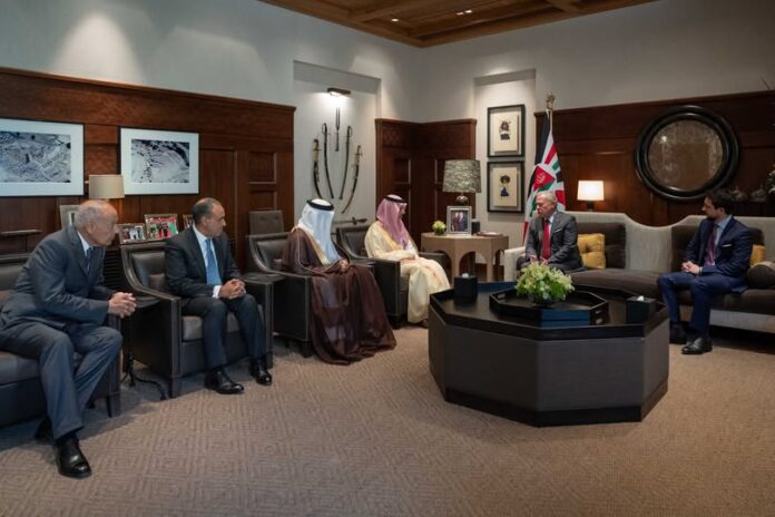 الملك يحذر من التصعيد الخطير وغير المسبوق الذي يستهدف الفلسطينيين الملك يحذر من التصعيد الخطير وغير المسبوق الذي يستهدف الفلسطينيين