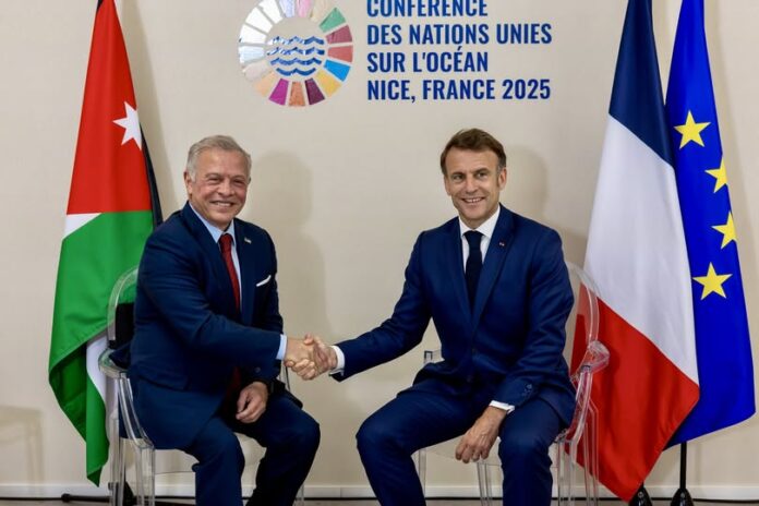 الملك يعقد لقاء مع الرئيس الفرنسي في نيس