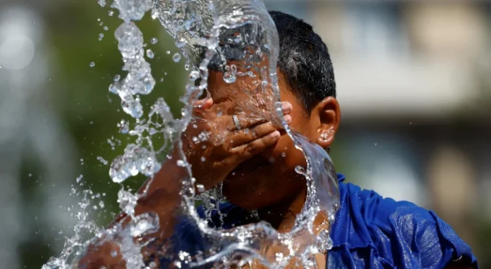 طقس حار نسبيًا حتى السبت