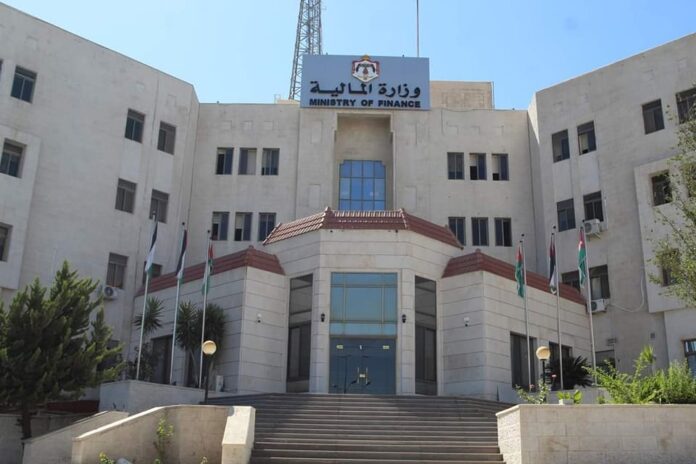 تخفيض وتوحيد الرسوم على الشاحنات والبرادات السورية