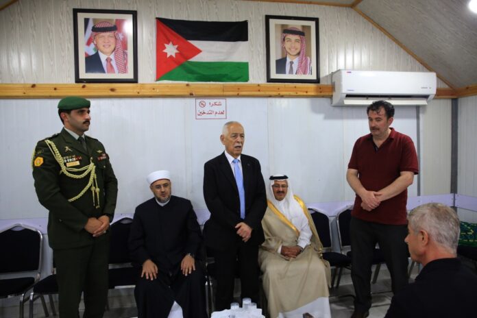 مندوبا عن الملك وولي العهد.. العيسوي يعزي وجوخ والجميعان والنابلسي مندوبا عن الملك وولي العهد.. العيسوي يعزي وجوخ والجميعان والنابلسي