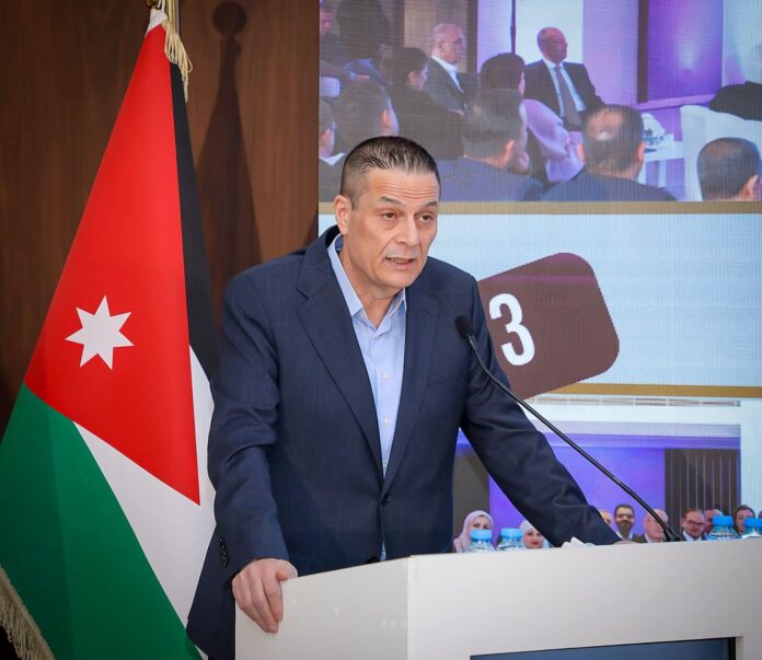 محافظ البنك المركزي يتوقع نموا يفوق 4% على المدى المتوسط