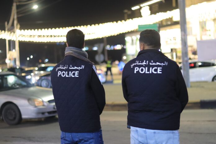 إلقاء القبض على 4 أشخاص سرقوا إحدى الشركات في إربد إلقاء القبض على 4 أشخاص سرقوا إحدى الشركات في إربد