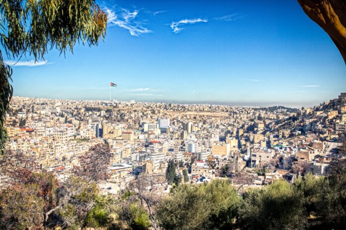 أجواء حارة وجافة في اغلب المناطق حتى الجمعة