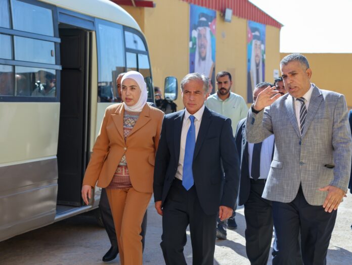 رئيس الورزاء يتفقد المفرق والبادية الشمالية - صور