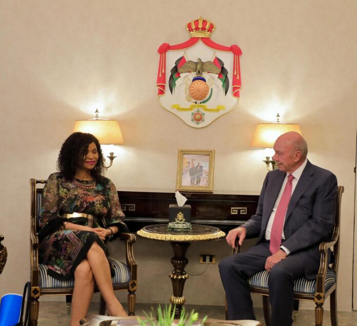 رئيس مجلس الأعيان يلتقي سفيرة جنوب إفريقيا رئيس مجلس الأعيان يلتقي سفيرة جنوب إفريقيا