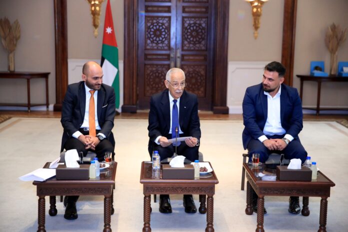 رئيس الديوان الملكي يلتقي شباب 