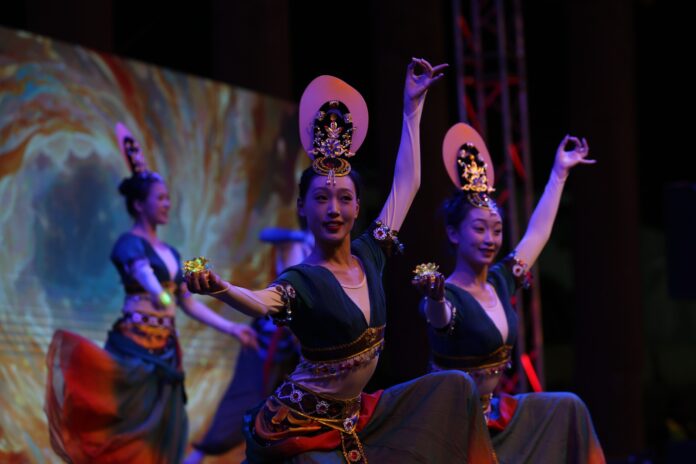 ليلة استثنائية عاشها جمهور الساحة الرئيسية بعروض فنية ثقافية وترفيهية وفعاليات وطنية