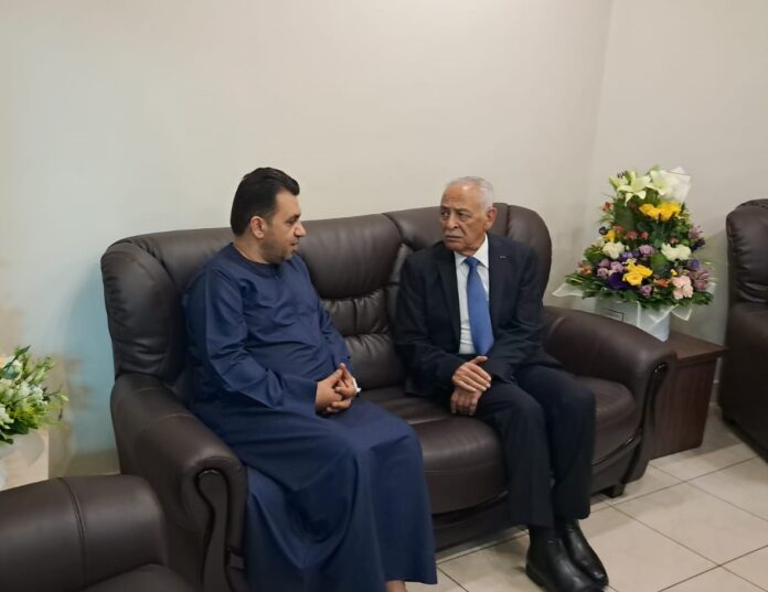 العيسوي ينقل تحيات وتمنيات الملك وولي العهد للنائب السعود بالشفاء العيسوي ينقل تحيات وتمنيات الملك وولي العهد للنائب السعود بالشفاء