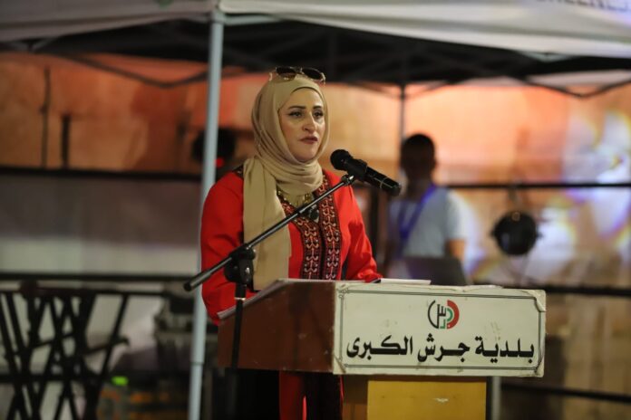 نخبة من الشعراء يزينون مسرح آرتيمس