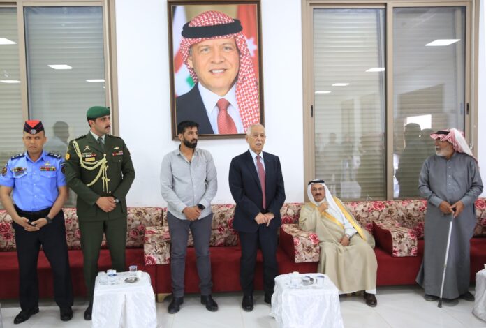 العيسوي يعزي قبيلة بني صخر وآل قمحية العيسوي يعزي قبيلة بني صخر وآل قمحية