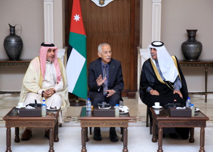 العيسوي يلتقي وفدا من وجهاء ومخاتير منطقة النصر (صور)