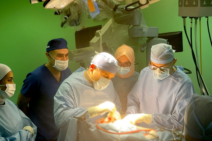 إجراء أول عملية لاستئصال بؤرة صرعية في الدماغ بمستشفيات البشير