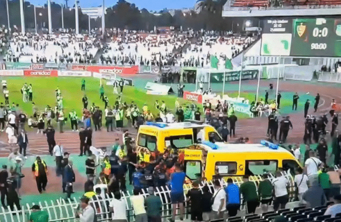 الاتحاد الجزائري يتخذ قرارات قاسية بعد حادثة وفاة 4 مشجعين الاتحاد الجزائري يتخذ قرارات قاسية بعد حادثة وفاة 4 مشجعين