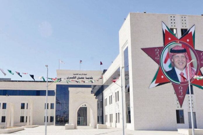 بلدية معان تدعو أصحاب المحال التجارية لتجديد رخص المهن تفاديا للغرامات