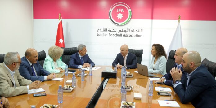 مجلس الأعيان يتبرع بـ 50 ألف دينار للمنتخب الوطني لكرة القدم مجلس الأعيان يتبرع بـ 50 ألف دينار للمنتخب الوطني لكرة القدم