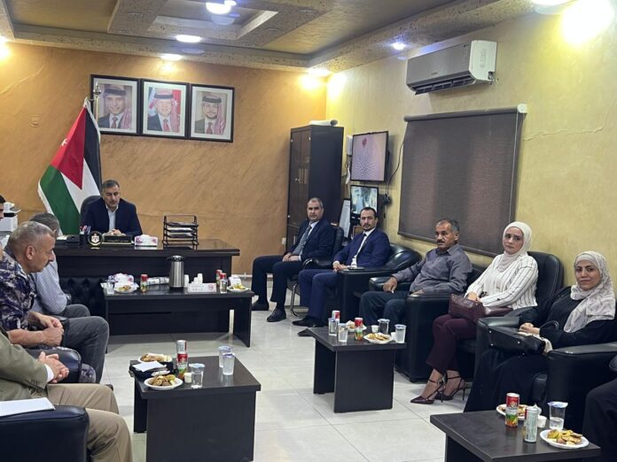 محافظ البلقاء يطلع على واقع الخدمات في لواء ديرعلا