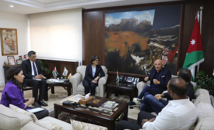 وزيرة السياحة تبحث ترتيبات استضافة ماراثون 