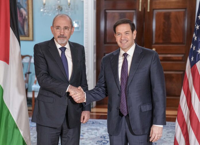 وزير الخارجية يجري مباحثات مع نظيره الأميركي