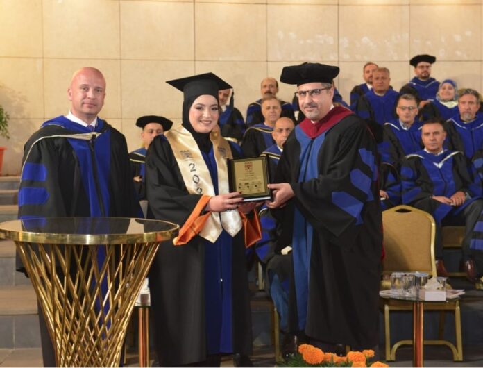 رئيس جامعة البترا يرعى حفل تخريج الفوج 31 ويعلن عن استحداث برامج جديدة (صور) رئيس جامعة البترا يرعى حفل تخريج الفوج 31 ويعلن عن استحداث برامج جديدة (صور)