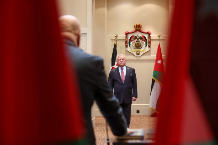 محافظون جدد يؤدون اليمين القانونية أمام الملك