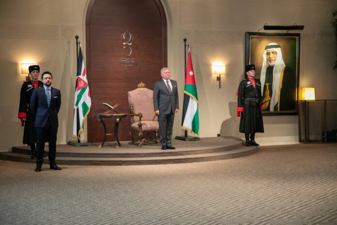 الوزراء الجدد يؤدون اليمين الدستورية امام الملك بعد الساعة 2 ظهرا