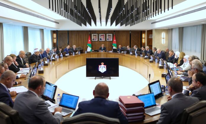 ماذا طلب رئيس الوزراء من الوزراء المغادرين لحكومته ؟