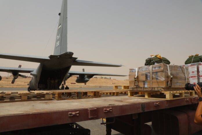 الأردن يواصل إيصال المساعدات إلى غزة عبر إنزالات جوية جديدة