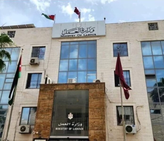 العمل: 120 زيارة تفتيشية للتأكد من الالتزام بقرار تنظيم ساعات العمل خلال موجة الحر