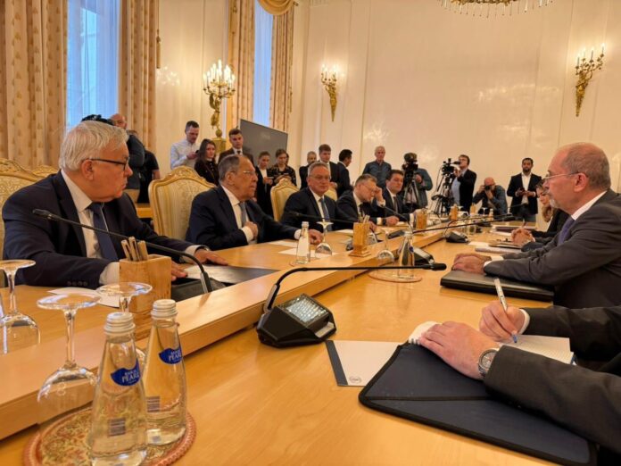 وزير الخارجية يجري مباحثات موسعة مع نظيره الروسي - تفاصيل